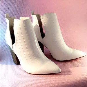 Fall white boots from JUSTFAB X Jessie James Ducker size 9